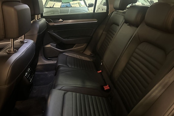 Volkswagen Passat Alltrack 11 of 25