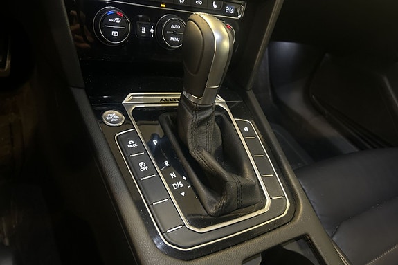 Volkswagen Passat Alltrack 17 of 25