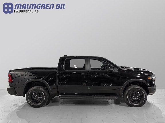Dodge RAM 1500 2 of 5