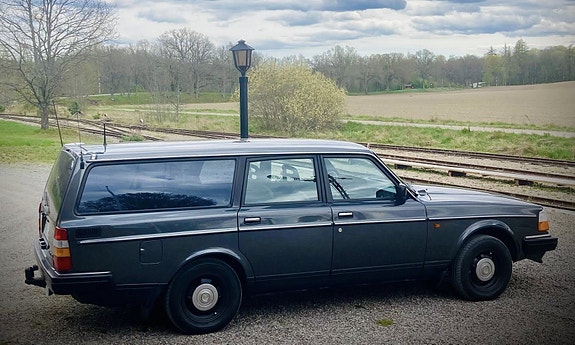 Volvo 240 15 of 15