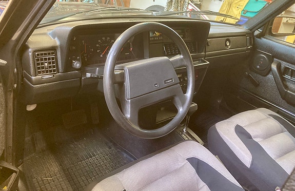 Volvo 240 6 of 15