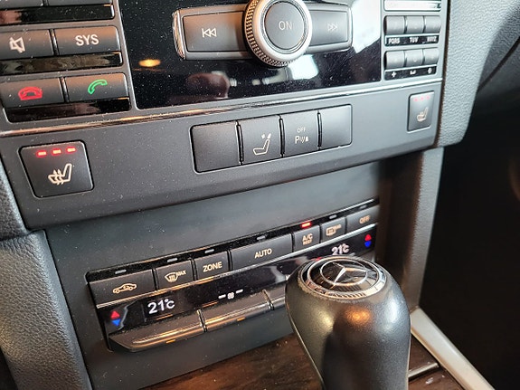 Mercedes-Benz E220 8 of 12