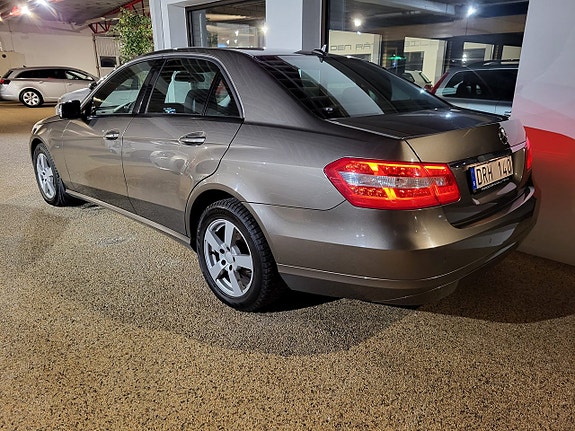 Mercedes-Benz E220 12 of 12