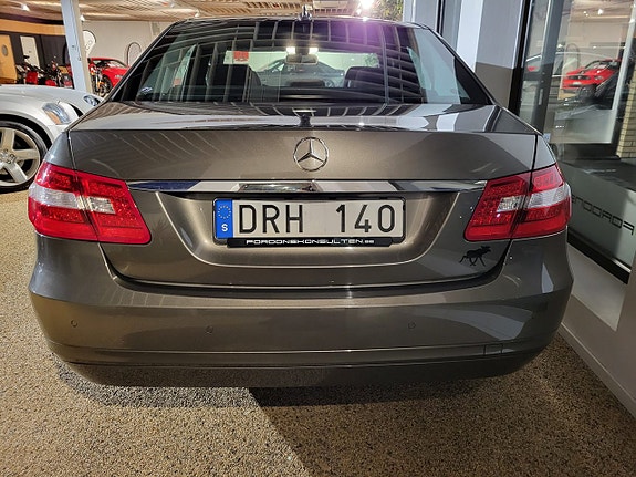Mercedes-Benz E220 10 of 12