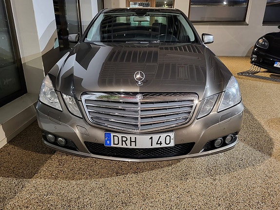 Mercedes-Benz E220 9 of 12