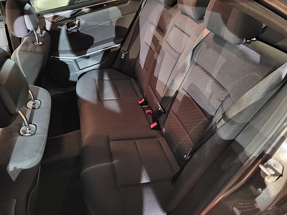 Mercedes-Benz E220 6 of 12