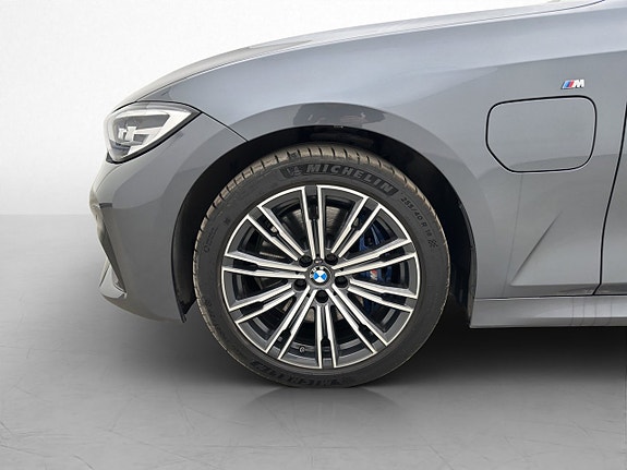 BMW 330e 24 of 29