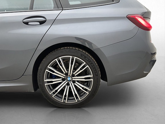 BMW 330e 25 of 29