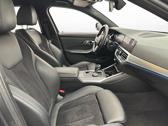 BMW 330e 18 of 29