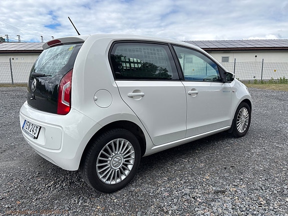 Volkswagen UP! 5 of 5