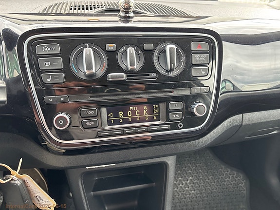 Volkswagen UP! 18 of 30