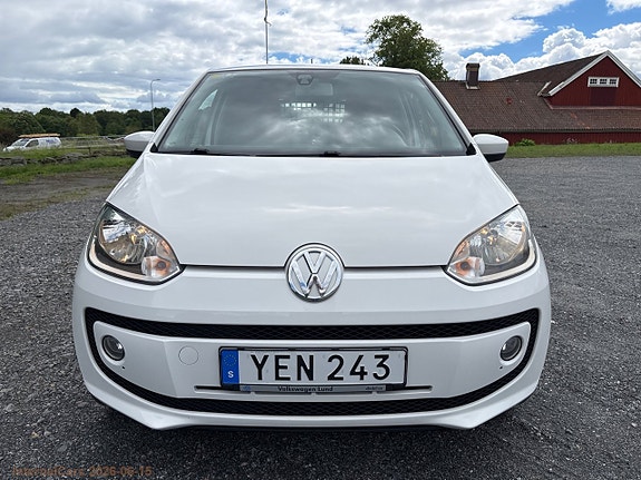 Volkswagen UP! 2 of 5