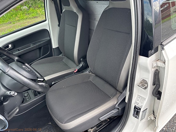 Volkswagen UP! 14 of 30