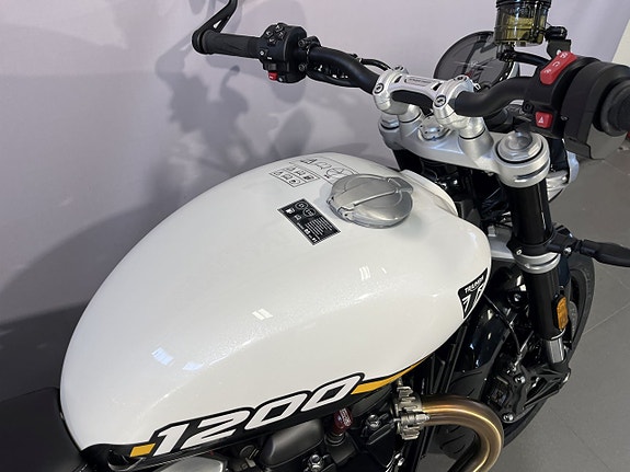 Triumph SPEED TWIN 1200 14 of 18