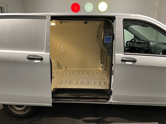 Mercedes-Benz Vito 111 9 of 17