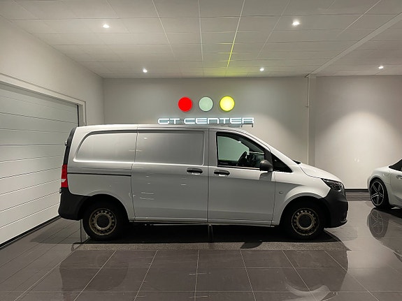 Mercedes-Benz Vito 111 2 of 5