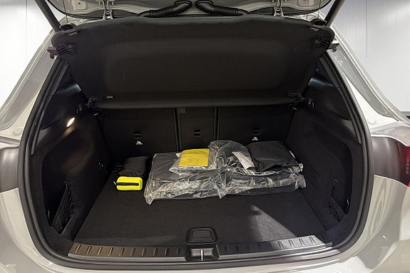Mercedes-Benz GLA250 e 16 of 19