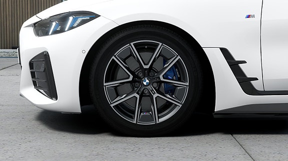 BMW i4 7 of 13