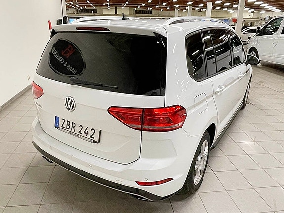 Volkswagen Touran 3 of 5