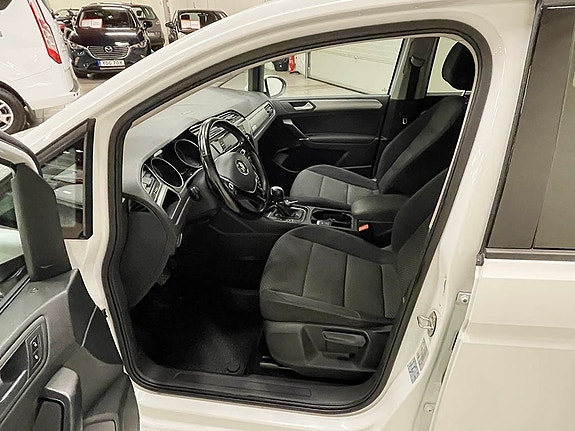 Volkswagen Touran 4 of 5