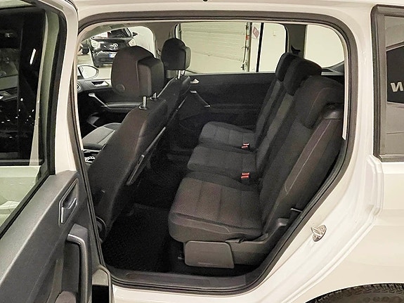 Volkswagen Touran 5 of 5