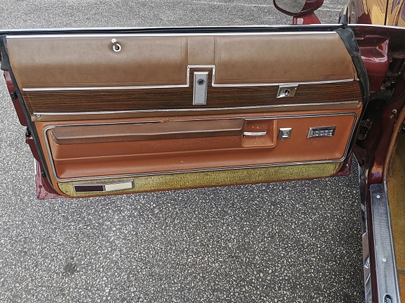 Buick Le Sabre 2 of 5