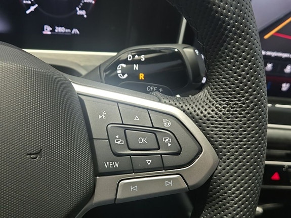 Volkswagen Passat 15 of 21