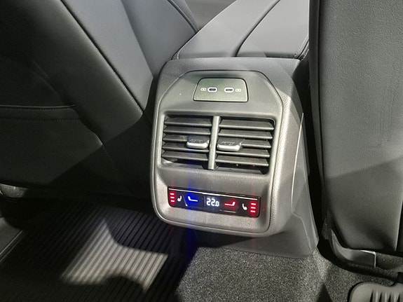 Volkswagen Passat 18 of 21