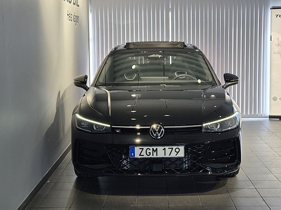 Volkswagen Passat 2 of 5