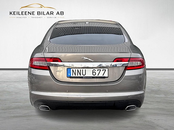 Jaguar XF 6 of 22