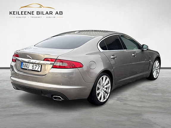 Jaguar XF 8 of 22