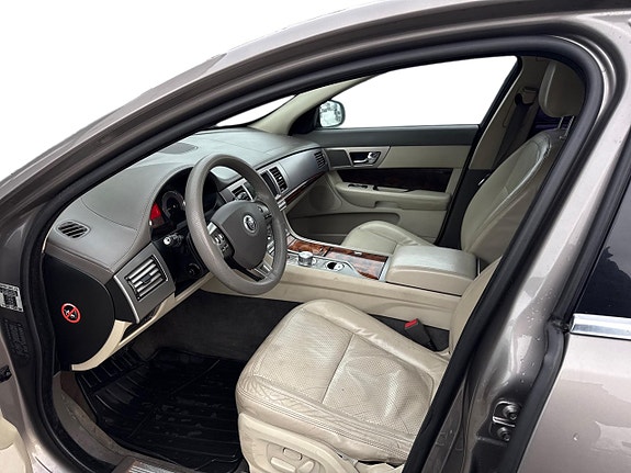 Jaguar XF 15 of 22