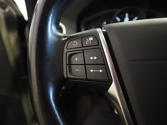 Volvo XC60 16 of 22