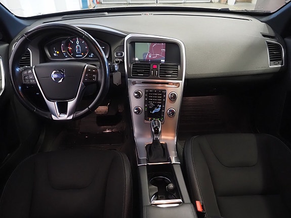 Volvo XC60 12 of 22