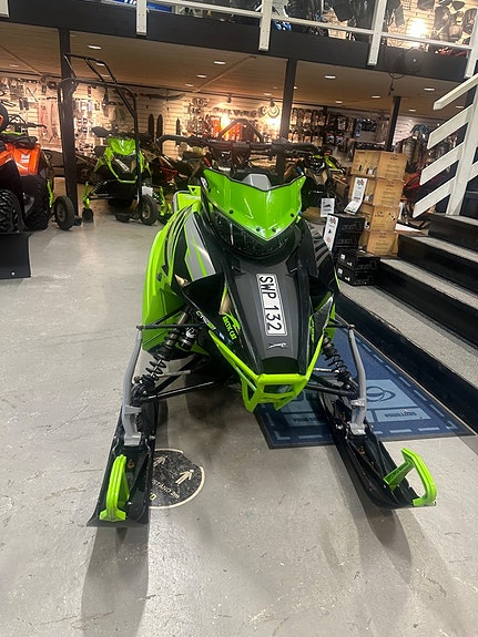 Arctic Cat M8000 Hardcore 153" Endast 159mil 3 of 5