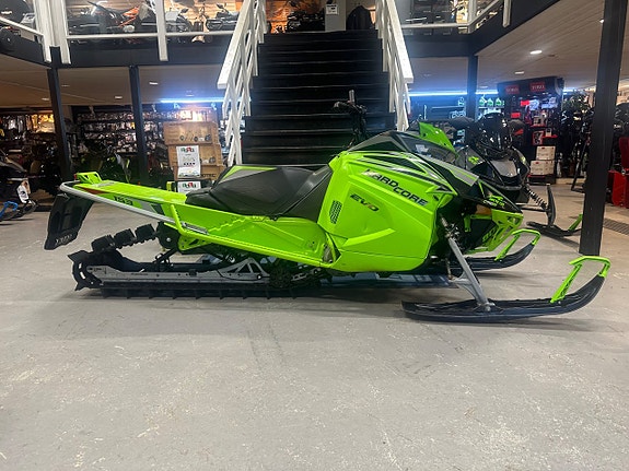 Arctic Cat M8000 Hardcore 153" Endast 159mil