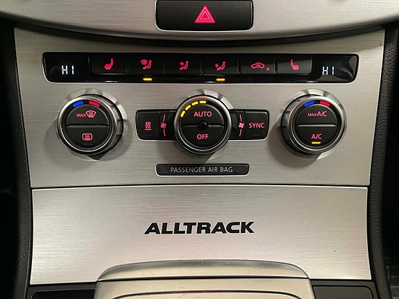 Volkswagen Passat Alltrack 23 of 26