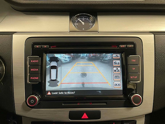 Volkswagen Passat Alltrack 22 of 26