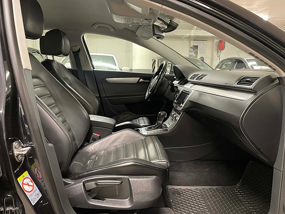 Volkswagen Passat Alltrack 14 of 26