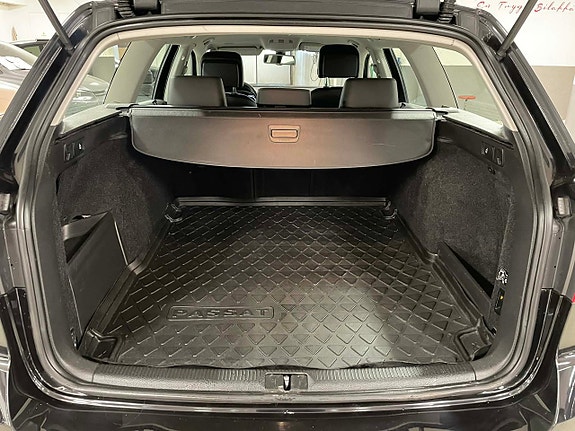 Volkswagen Passat Alltrack 9 of 26