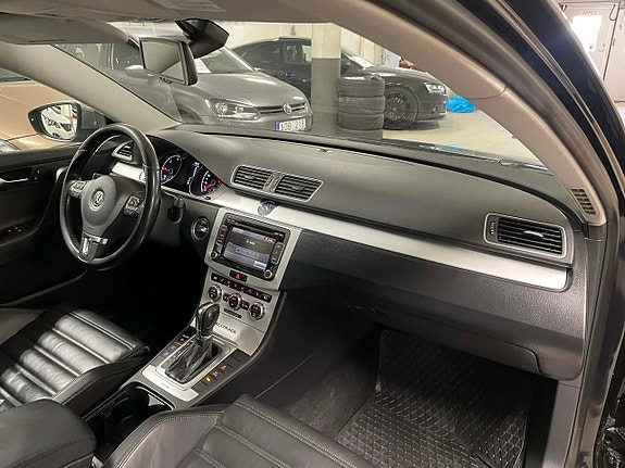 Volkswagen Passat Alltrack 13 of 26