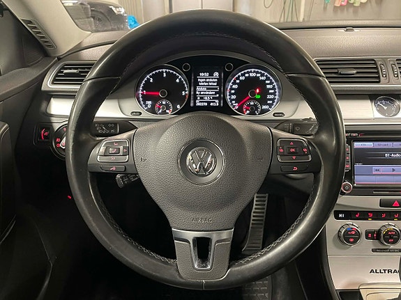 Volkswagen Passat Alltrack 18 of 26