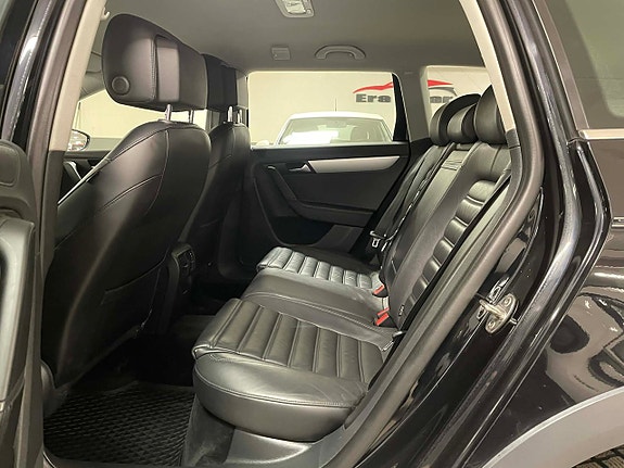 Volkswagen Passat Alltrack 12 of 26