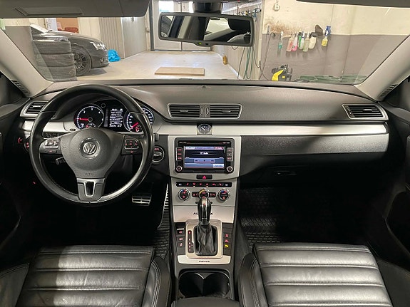 Volkswagen Passat Alltrack 17 of 26