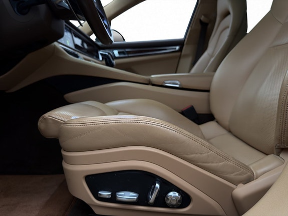 Porsche Panamera Turbo S 25 of 30