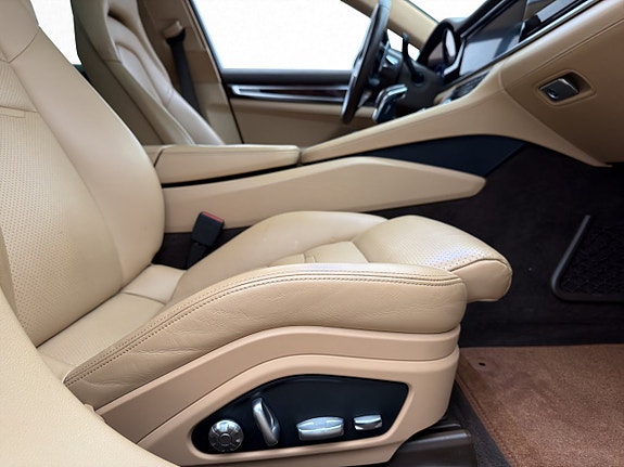 Porsche Panamera Turbo S 29 of 30