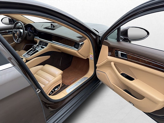 Porsche Panamera Turbo S 28 of 30