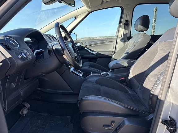 Ford S-MAX 9 of 24