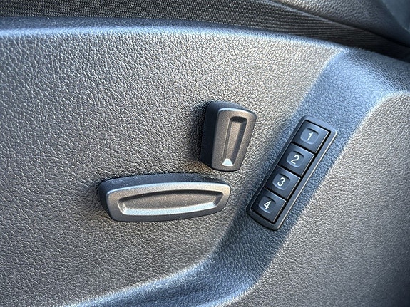 Ford S-MAX 8 of 24