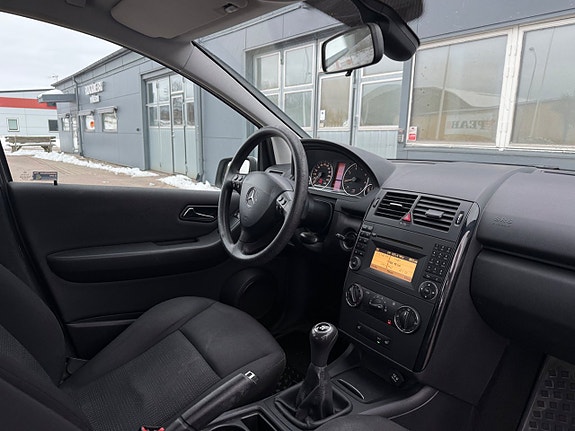 Mercedes-Benz A160 11 of 20